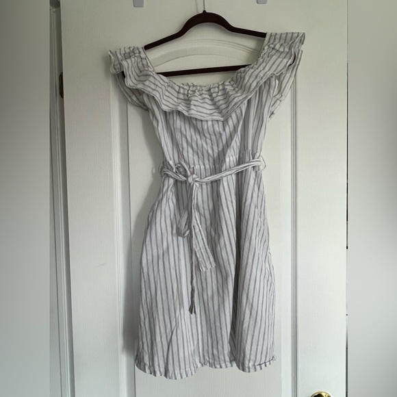 Summer Off the Shoulder Mini Dress - Picture 3 of 4